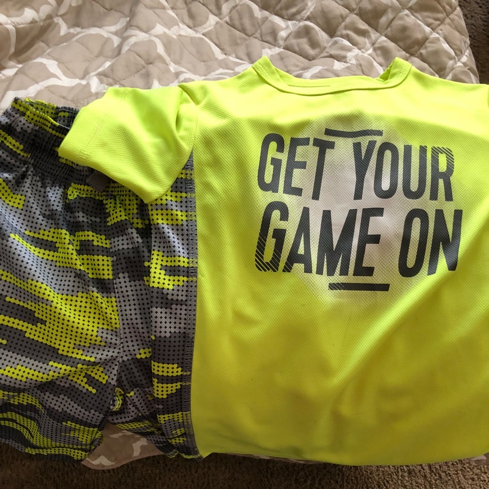 Boys short set. Size 5/6